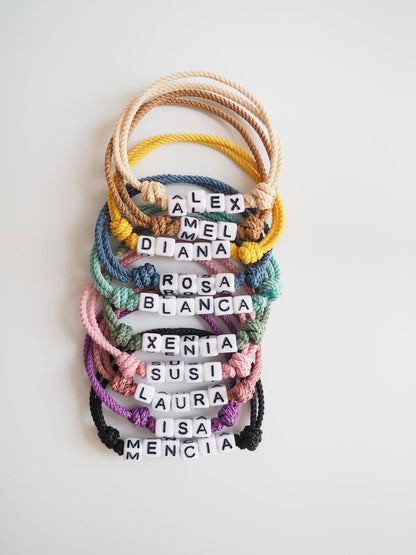 Knot Braceletter letras CUBO