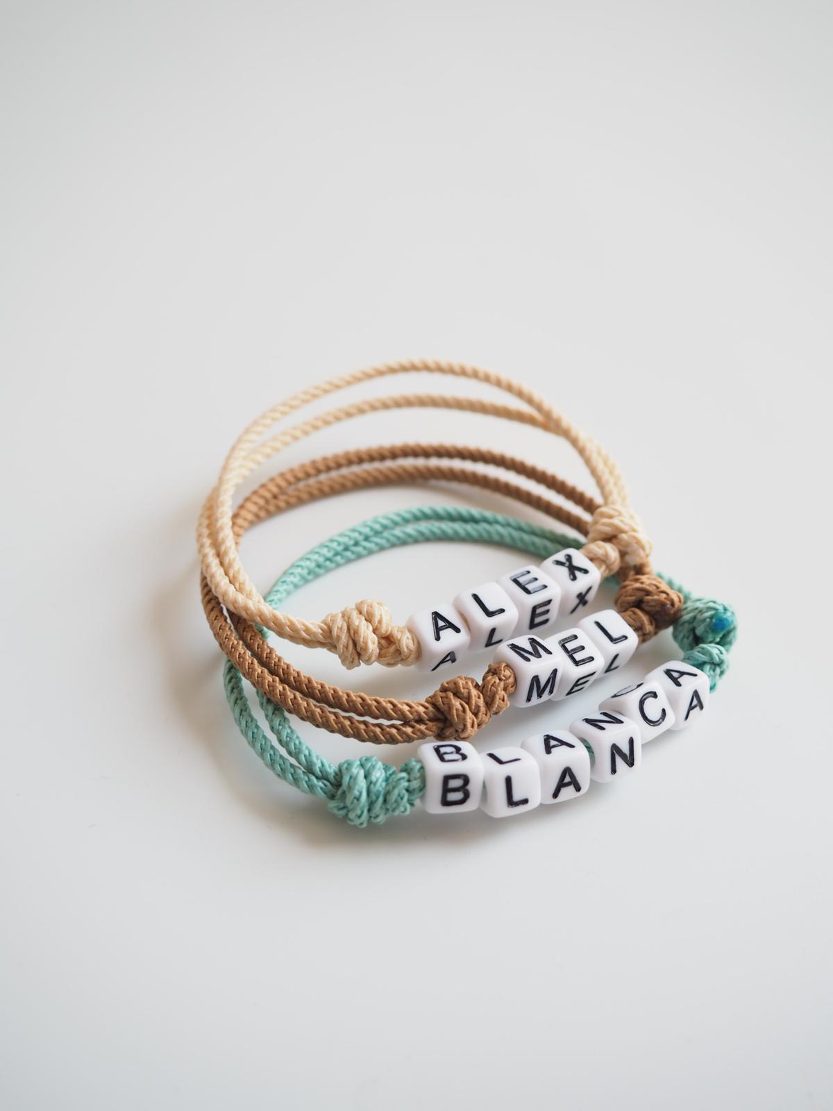 Knot Braceletter letras CUBO