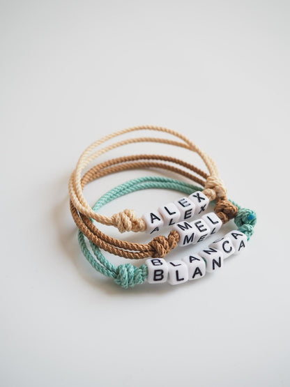 Knot Braceletter letras CUBO