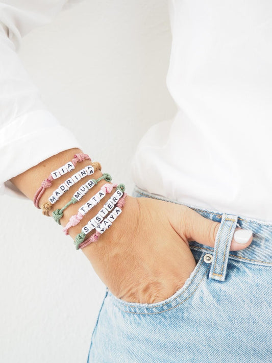 Knot Braceletter letras CUBO