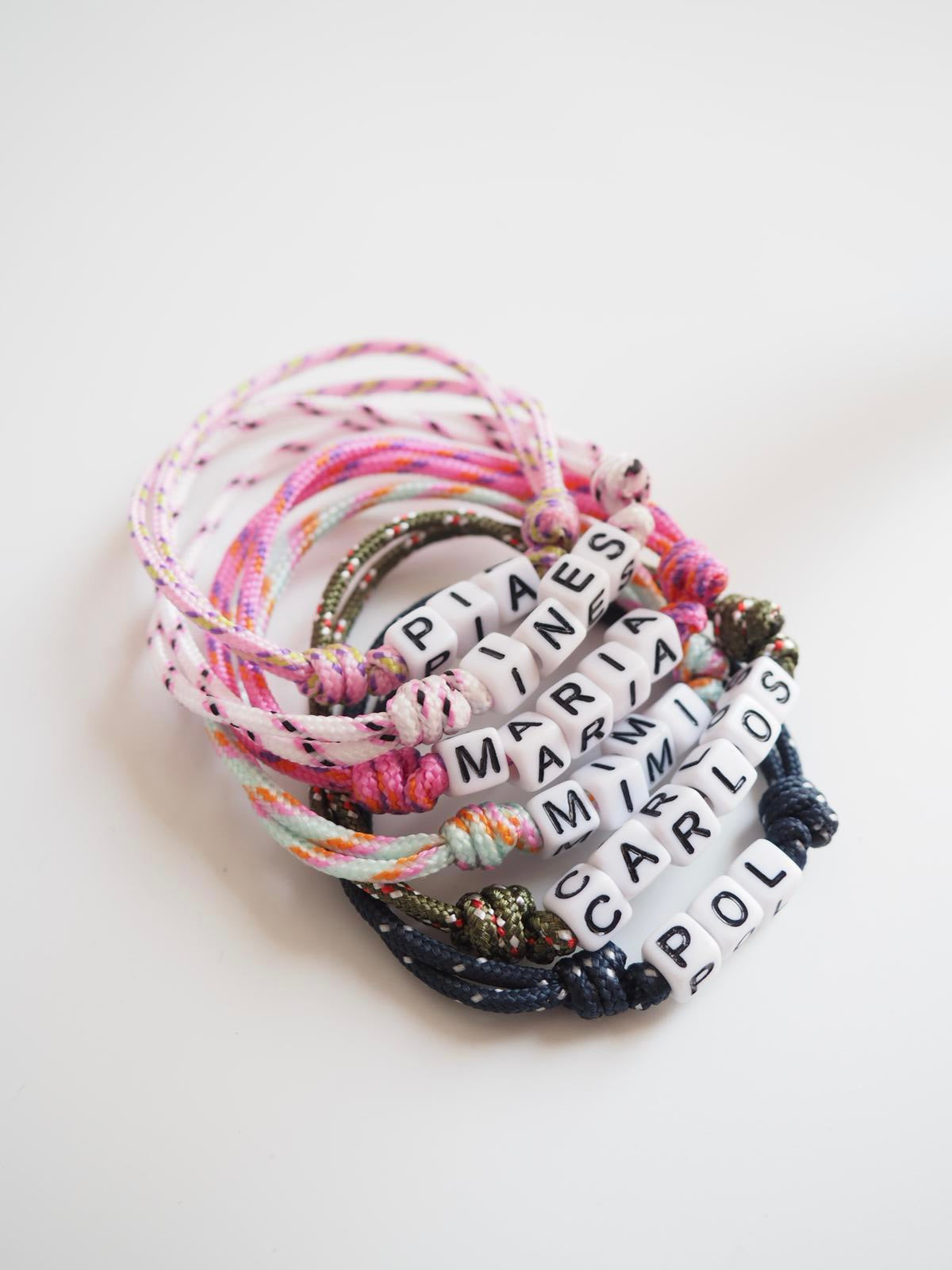 Knot Braceletter letras CUBO