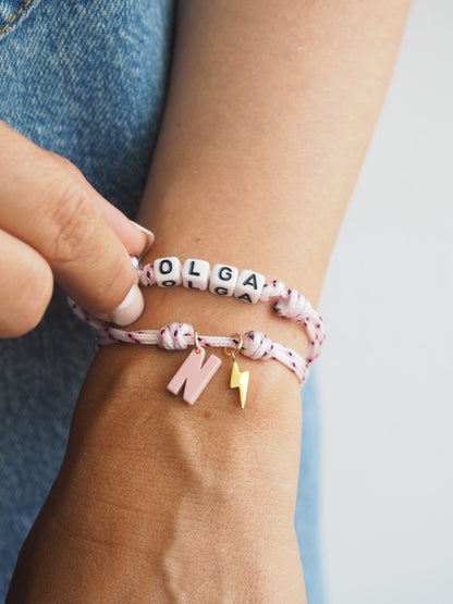 Knot Braceletter letras CUBO